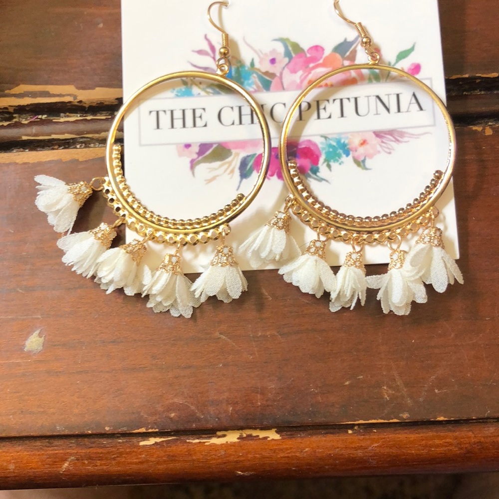 NIP—Super Cute Gold And White Earrings